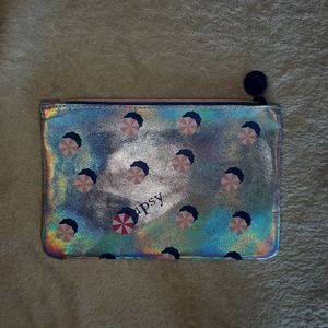 Cosmetic bag
